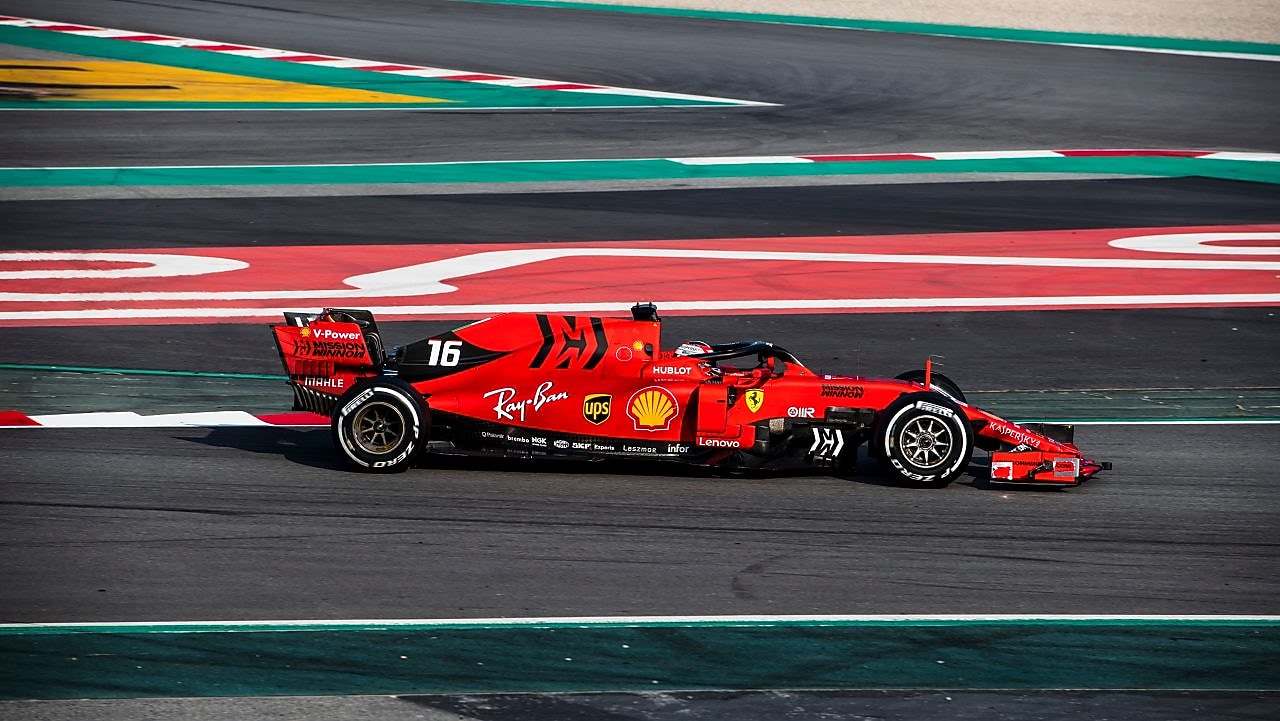 Formule1 Ferrari en 2016 franchissant la ligne d'arrivée