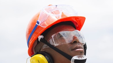 Employé d'une usine GTL