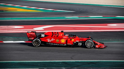 Formule1 Ferrari en 2016 franchissant la ligne d'arrivée