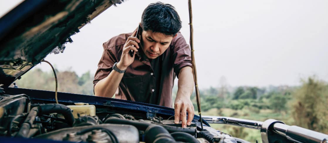 Rien de plus frustrant qu’une voiture qui refuse de démarrer. Que ce soit à cause d’une batterie à plat ou d’un autre souci, pas de panique : il existe plusieurs astuces pour repartir sans attendre.