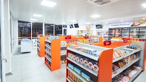 ​Les allées dans la station Shell Anosibe 