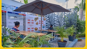 Clients profitant de l’espace extérieur